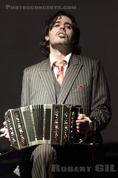 GOTAN PROJECT - 2011-05-10 - PARIS - Place de la Bastille - 
